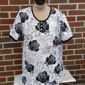 Peaches scrub top pit to pit 23 in